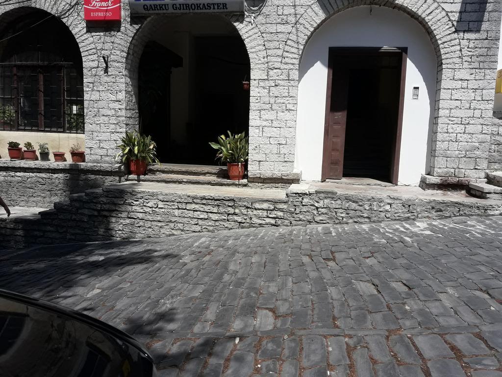 Tina'S Apartment Gjirokastër Buitenkant foto